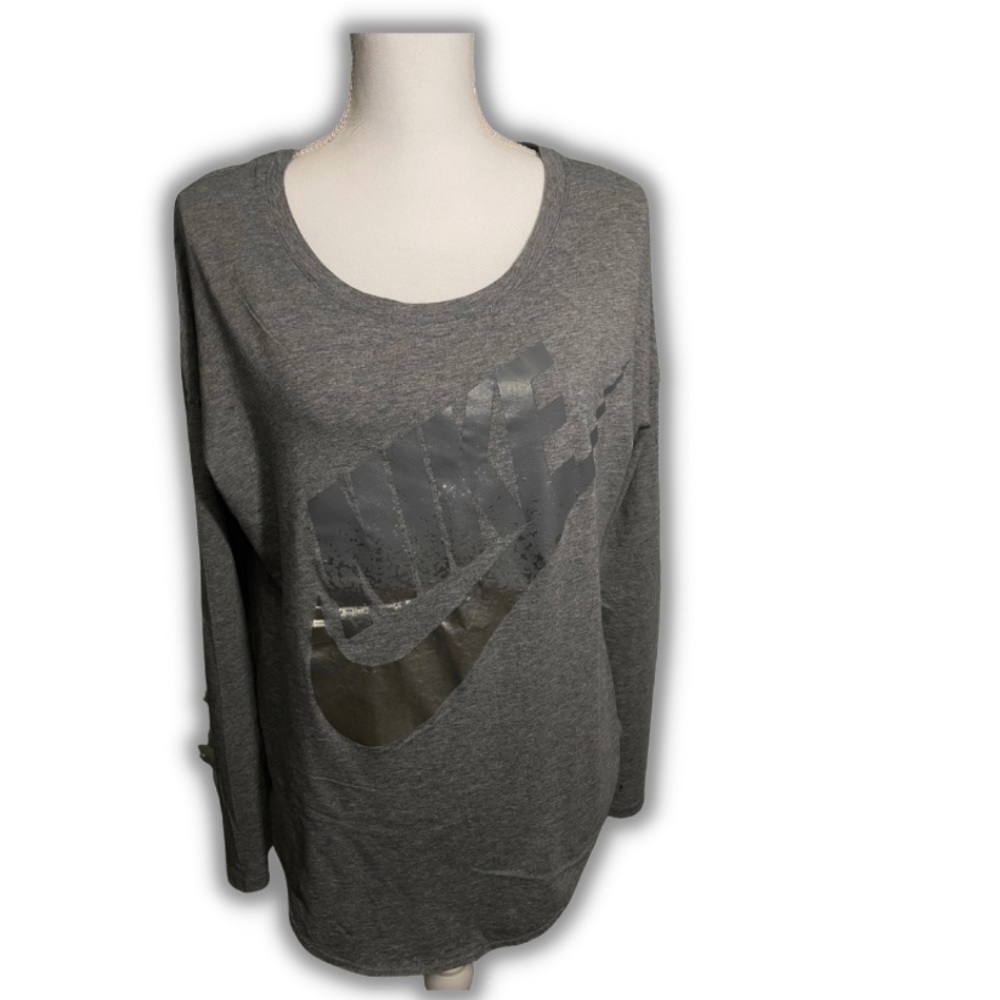Woman’s New without Tags Gray Nike Long sleeved Tee